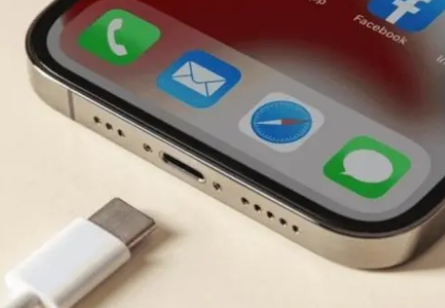 福贡苹果15维修分享iPhone15改USB-C接口后能和安卓用户互借充电器吗 